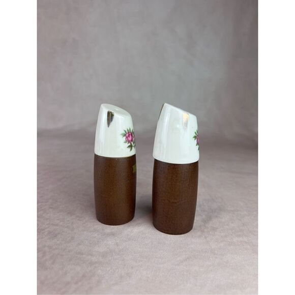 1960s Vintage Wooden Rose Mod MCM Salt and Pepper Shakers - Picture 5 of 7